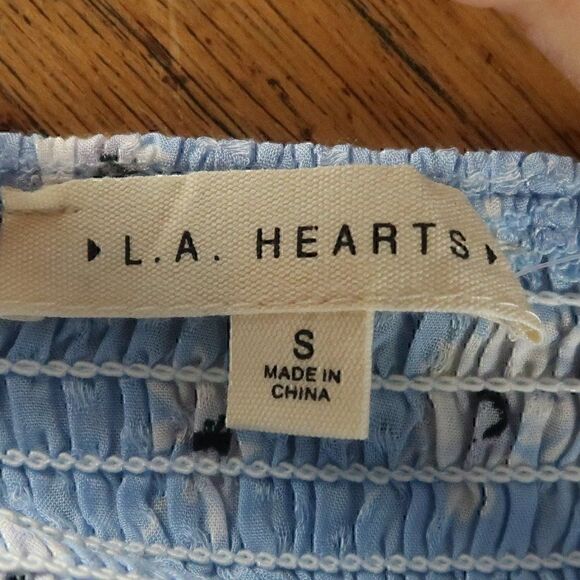 LA HEARTS BLUE CROP TOP WITH WHITE DAISIES SIZE SMALL NWT - Picture 2 of 6